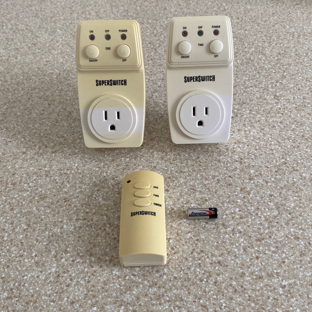 Super Switch Set of 2 Wall Plugs with Remote